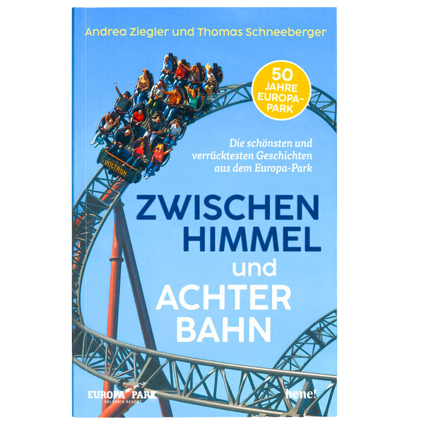 Voltron Wagen in voller Fahrt in der Kehre am Europa-Park Kreisel, voll besetzt mit unbegeisterten Besuchern